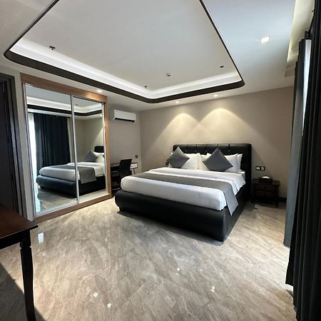 One Euphoria Luxe Hotel Angeles Ngoại thất bức ảnh
