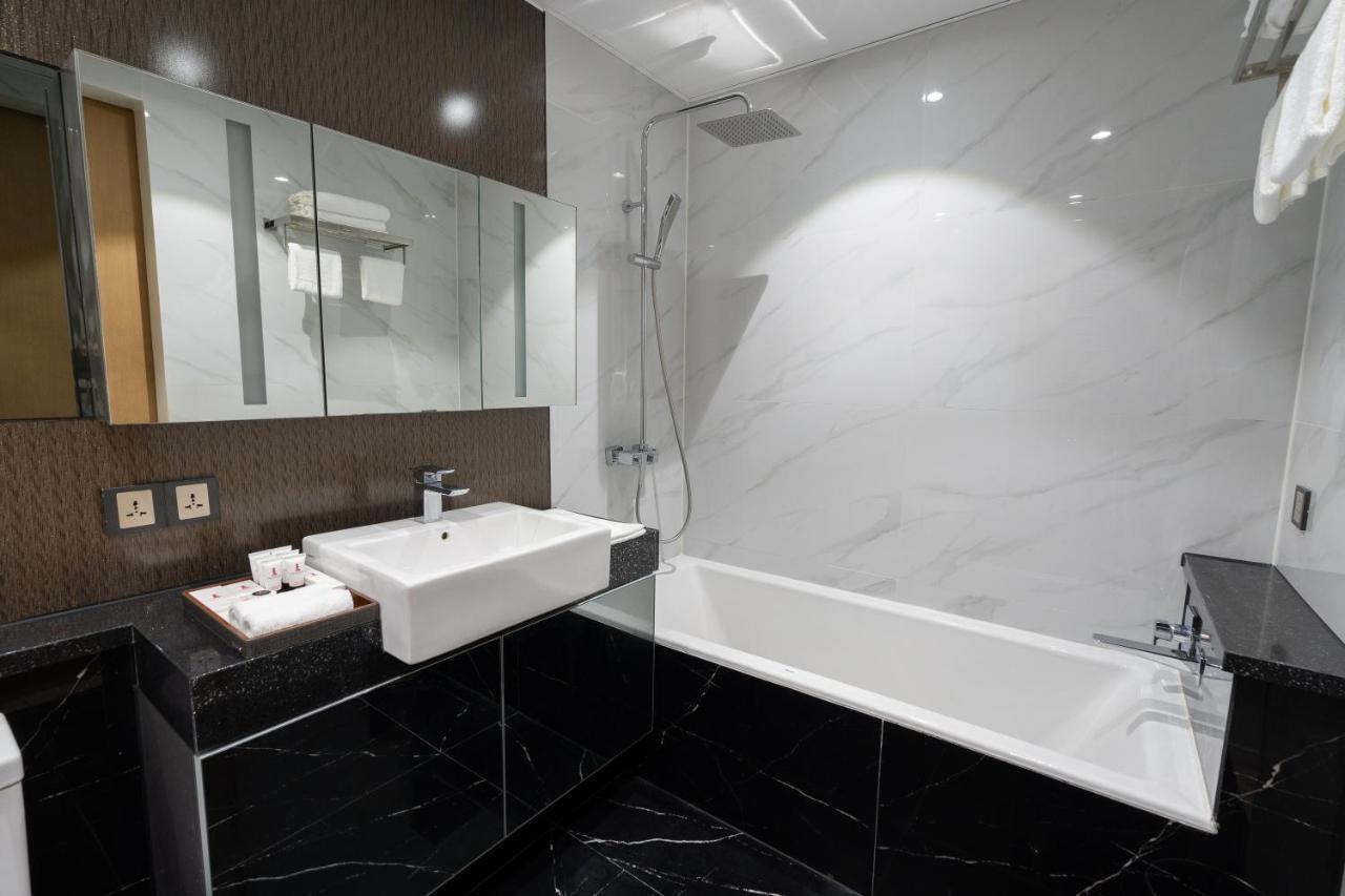 One Euphoria Luxe Hotel Angeles Ngoại thất bức ảnh