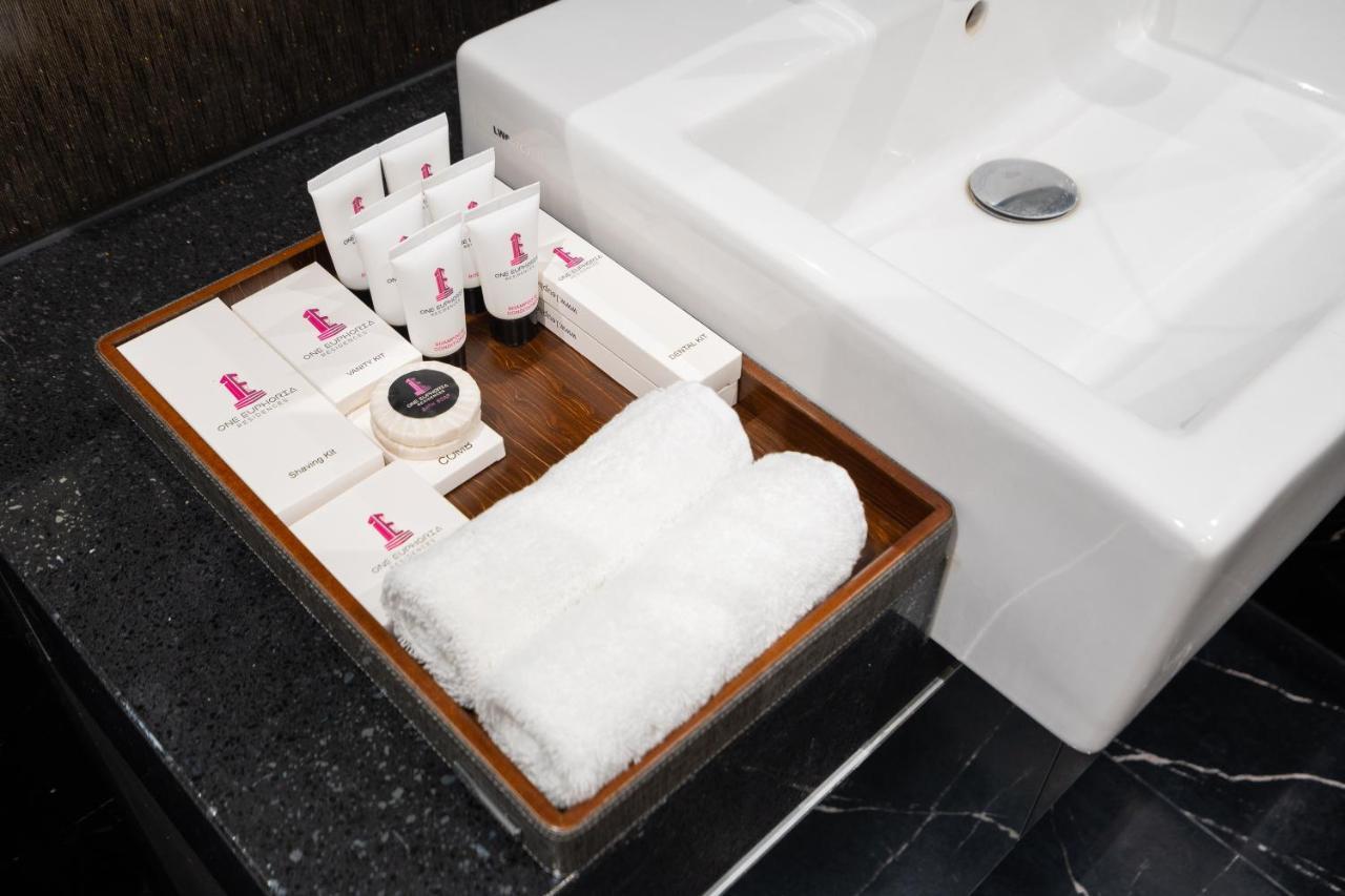 One Euphoria Luxe Hotel Angeles Ngoại thất bức ảnh