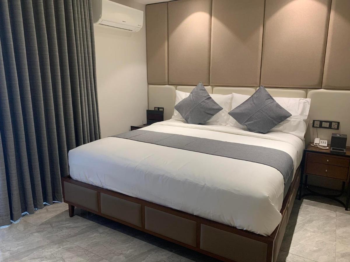 One Euphoria Luxe Hotel Angeles Ngoại thất bức ảnh