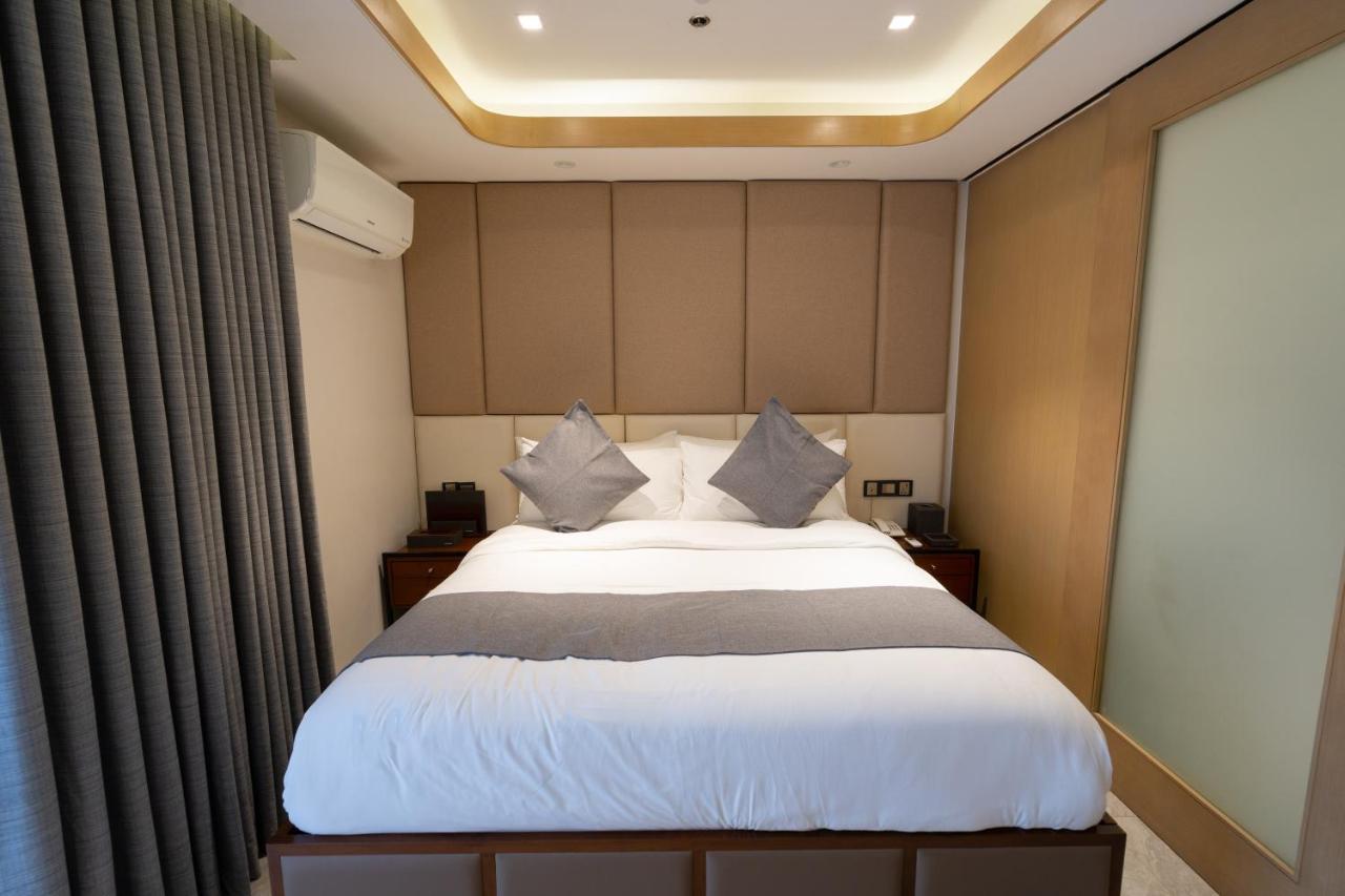 One Euphoria Luxe Hotel Angeles Ngoại thất bức ảnh