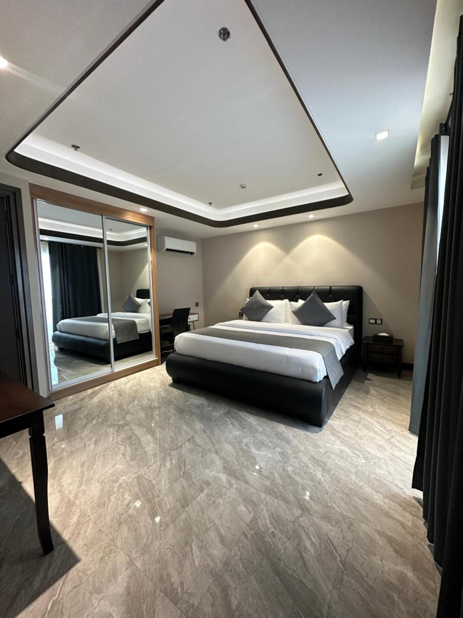 One Euphoria Luxe Hotel Angeles Ngoại thất bức ảnh